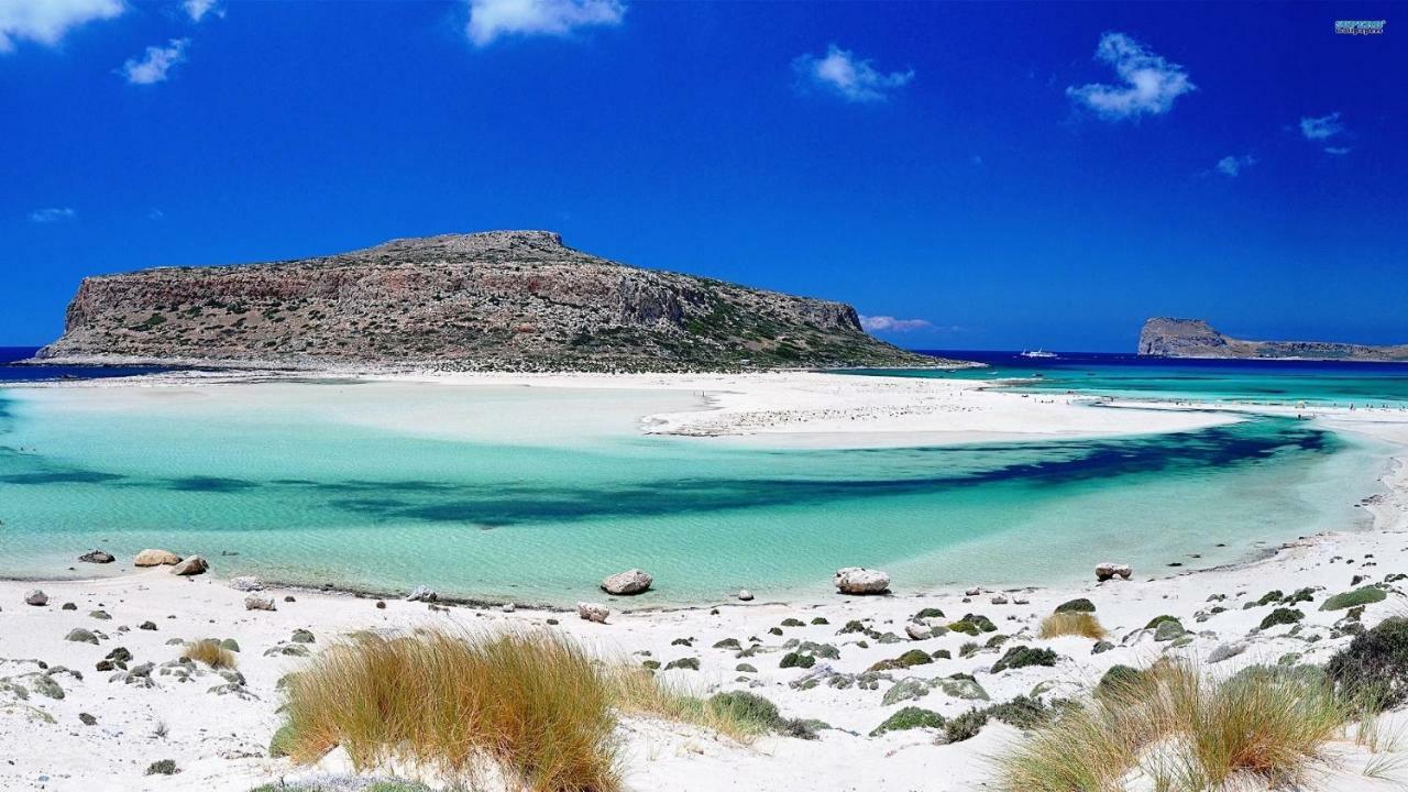 You And Me -750M From The Sea Kissamos Luaran gambar
